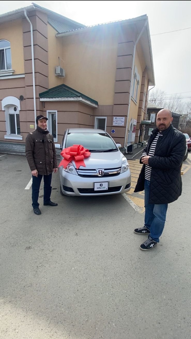 Toyota Isis выдача в Томске