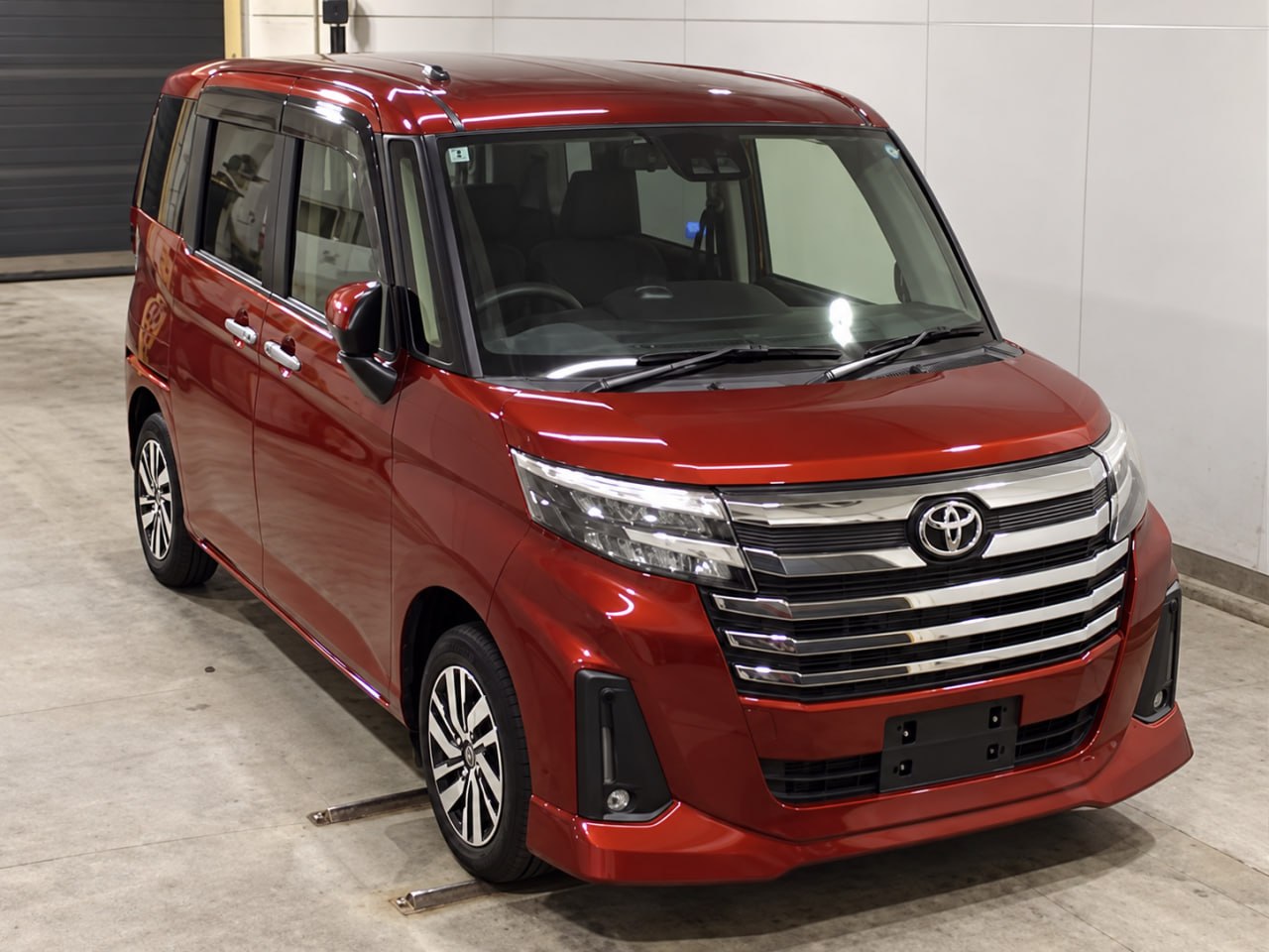 Toyota Roomy: как уместить взрослый минивэн в городской карман