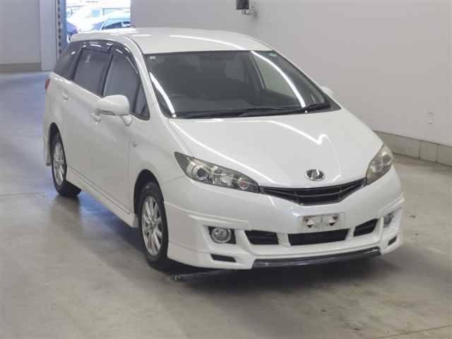Toyota Wish 2011 года: 7 мест и полный привод с аукциона Японии