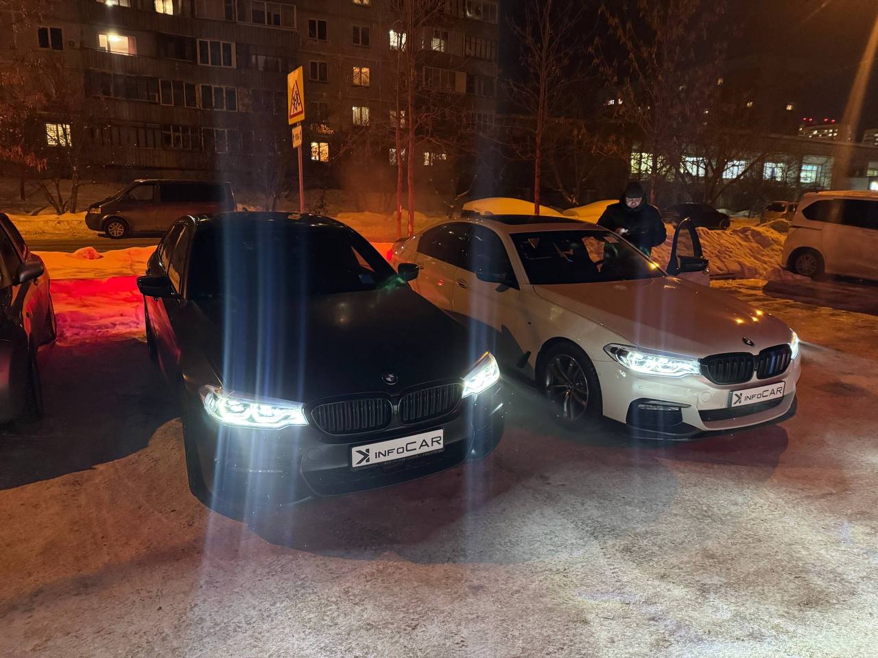 Семье передали два автомобиля BMW в Новосибирске