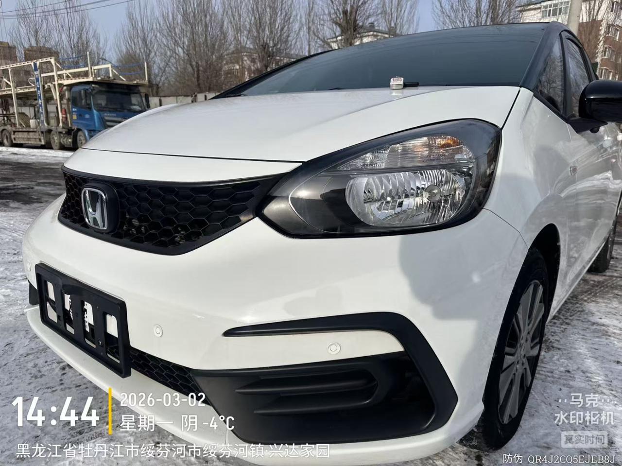 Почти новый Honda Fit на пограничном переходе